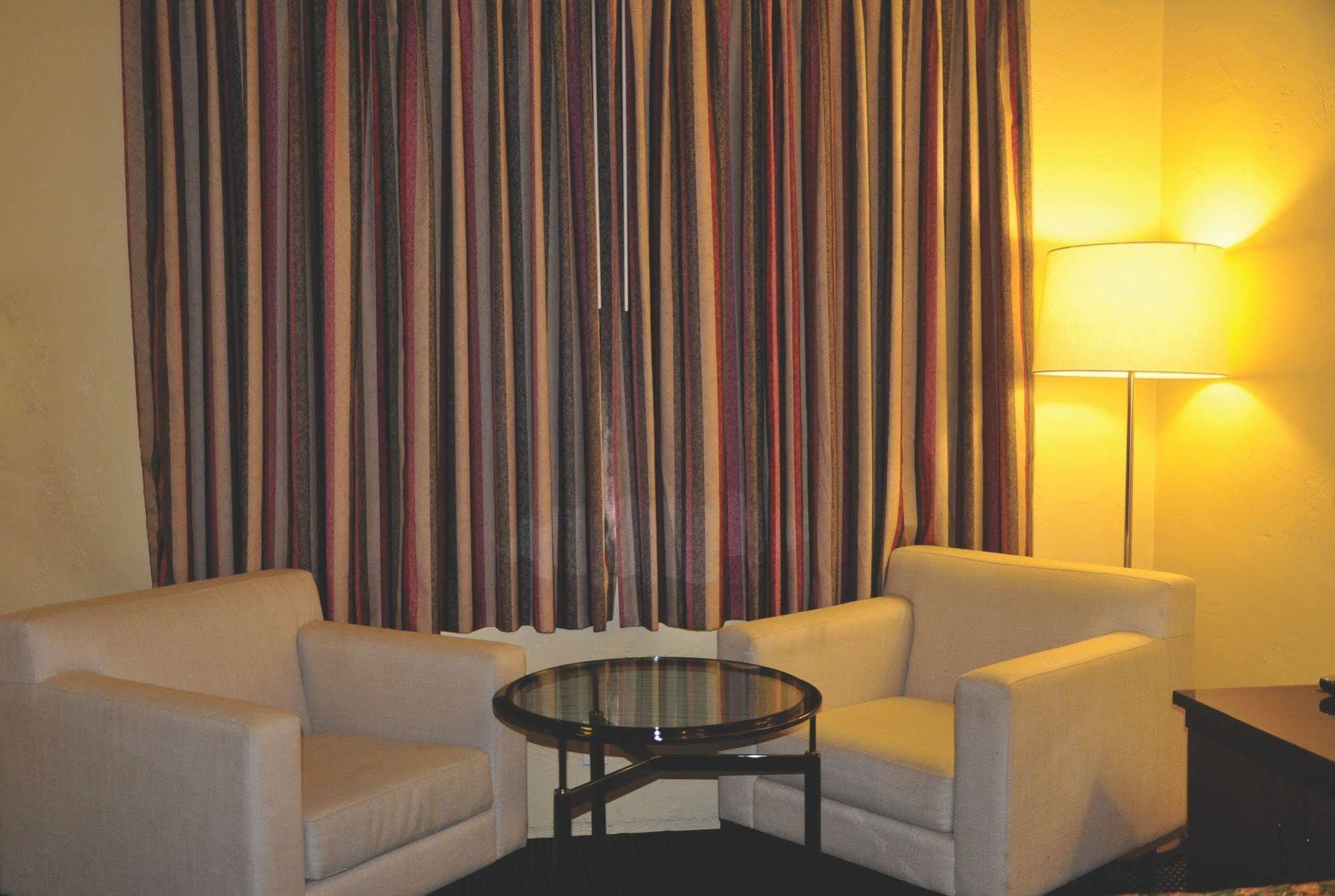 Travelers Inn מנטקה מראה חיצוני תמונה