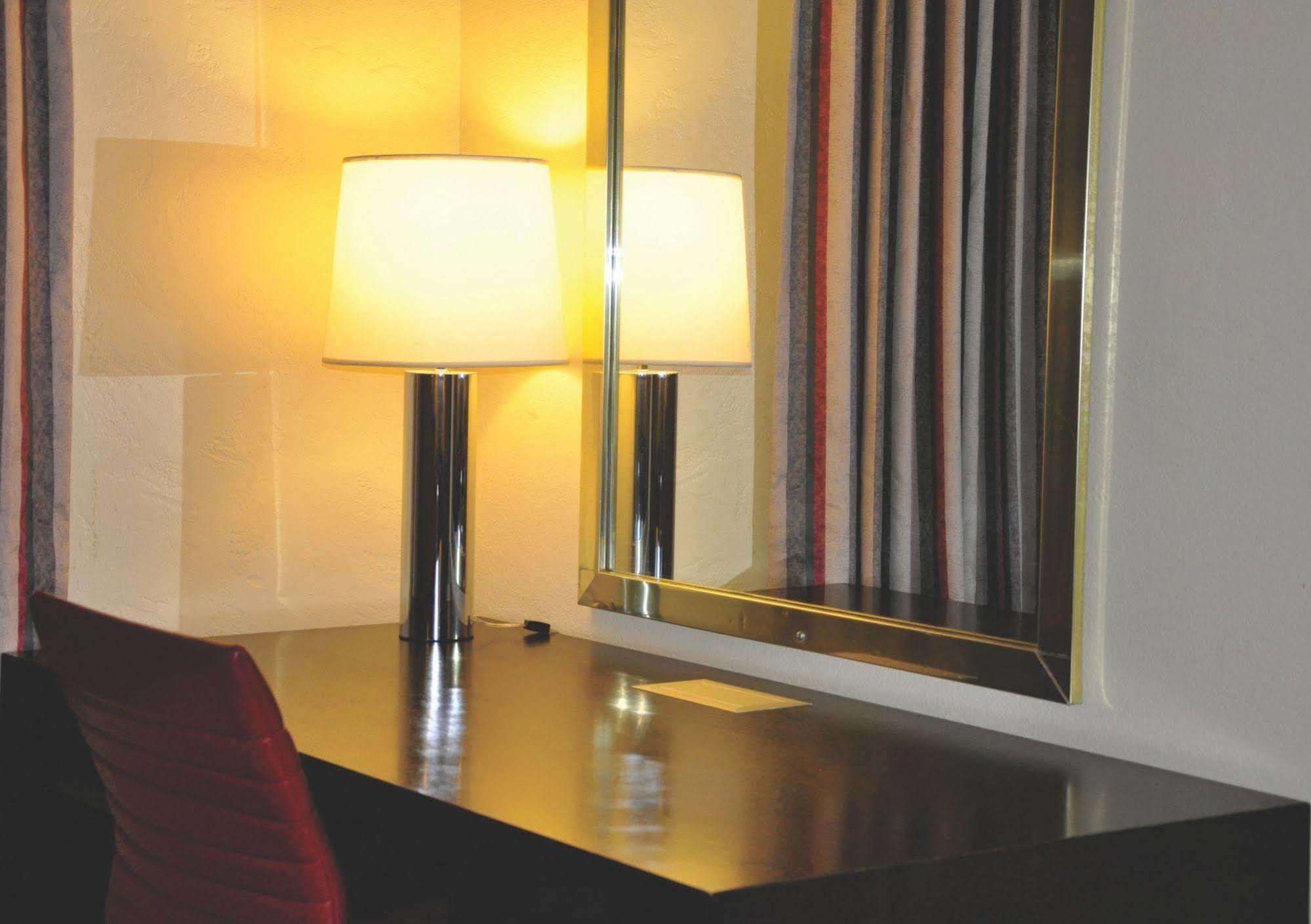 Travelers Inn מנטקה מראה חיצוני תמונה